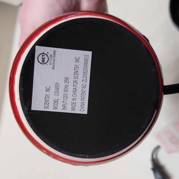 Scentsy Merry Berry full-size warmer, new with box - Picture 5 of 7